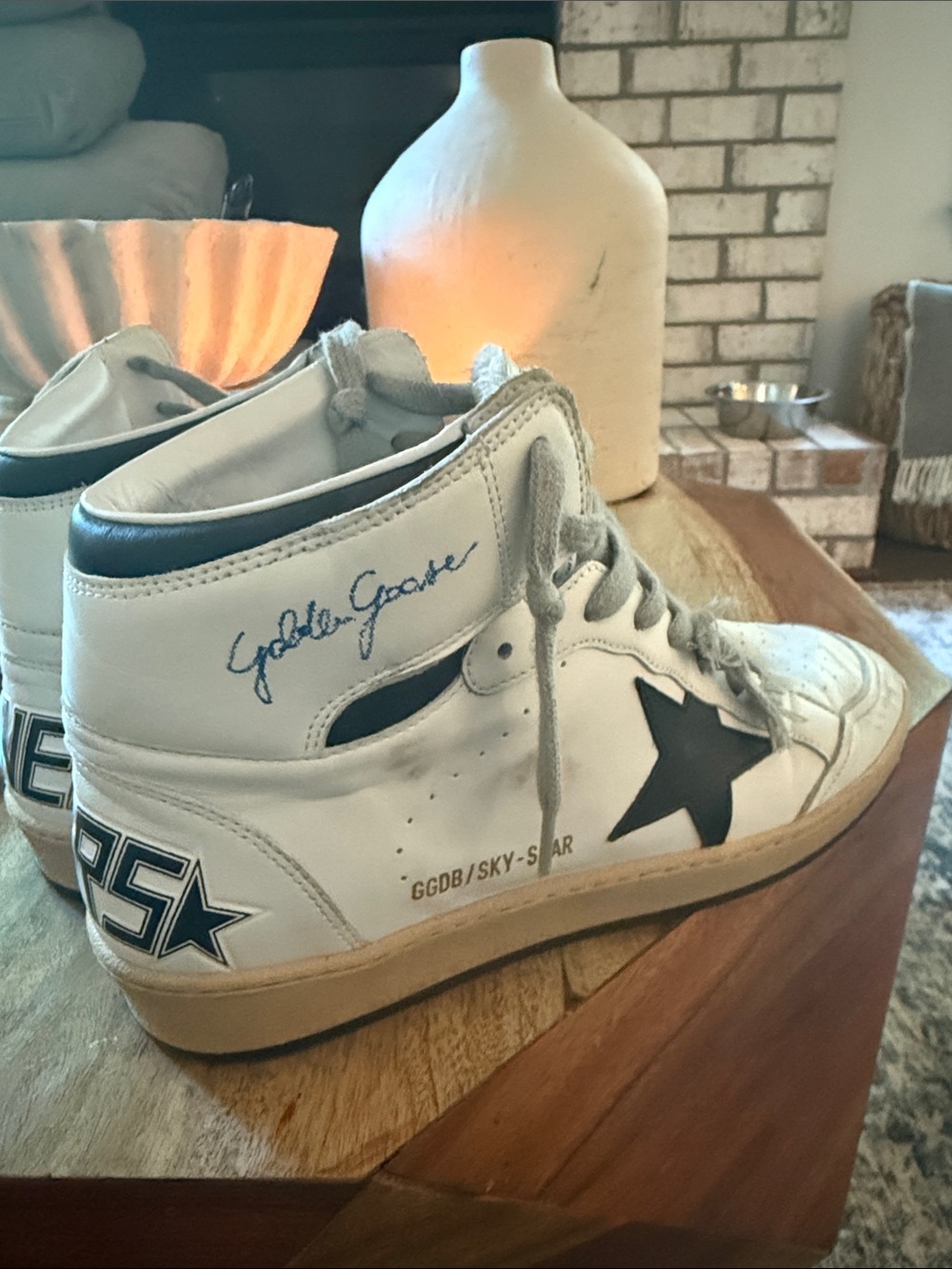 Golden Goose White Sneakers with Black Star - Picture 3 of 8